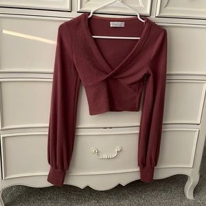 Urban Outfitters womens XS v-neck cropped sweater with balloon style sleeves.